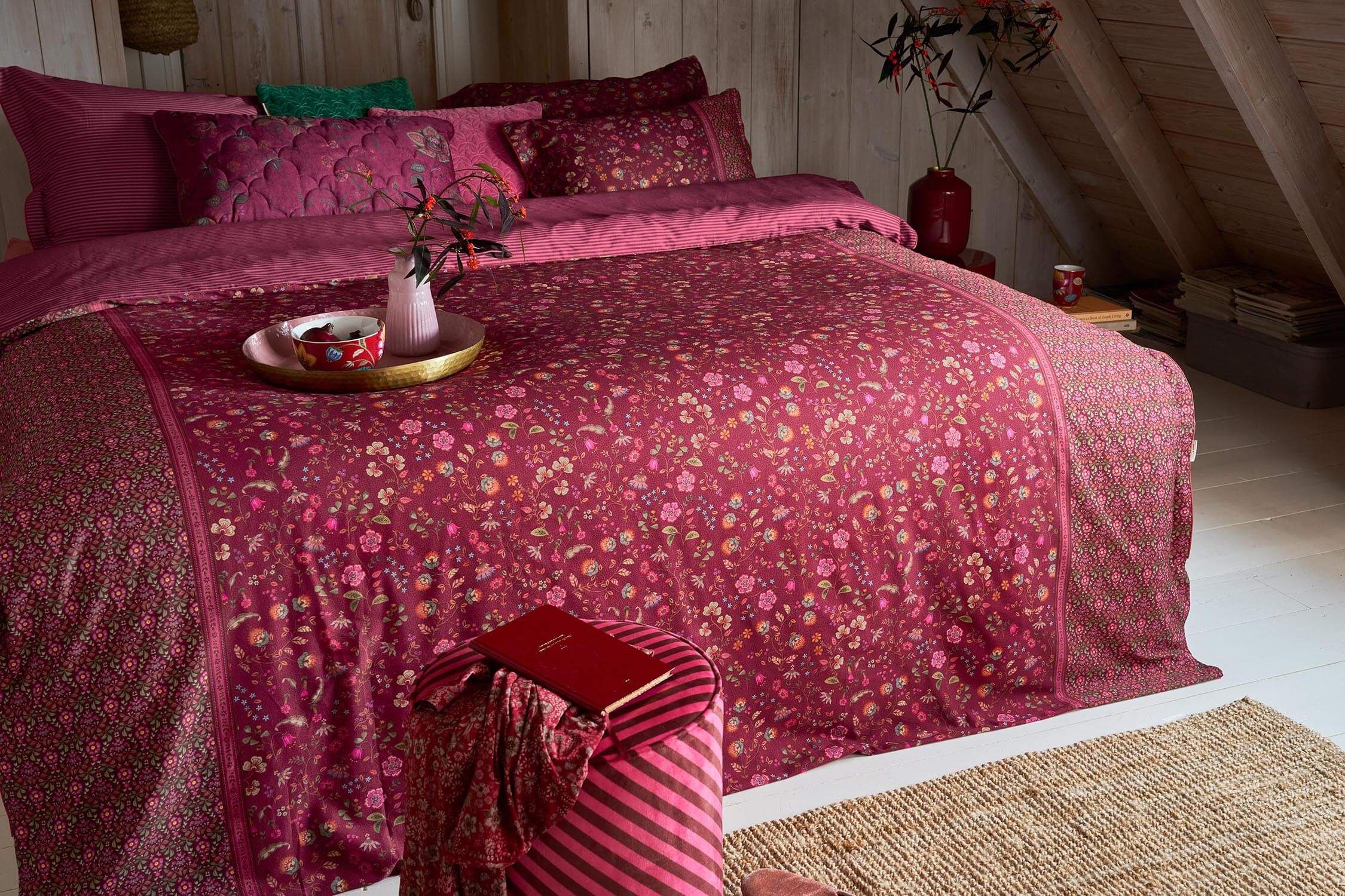 Cushion Flora Bangalore Dark Pink