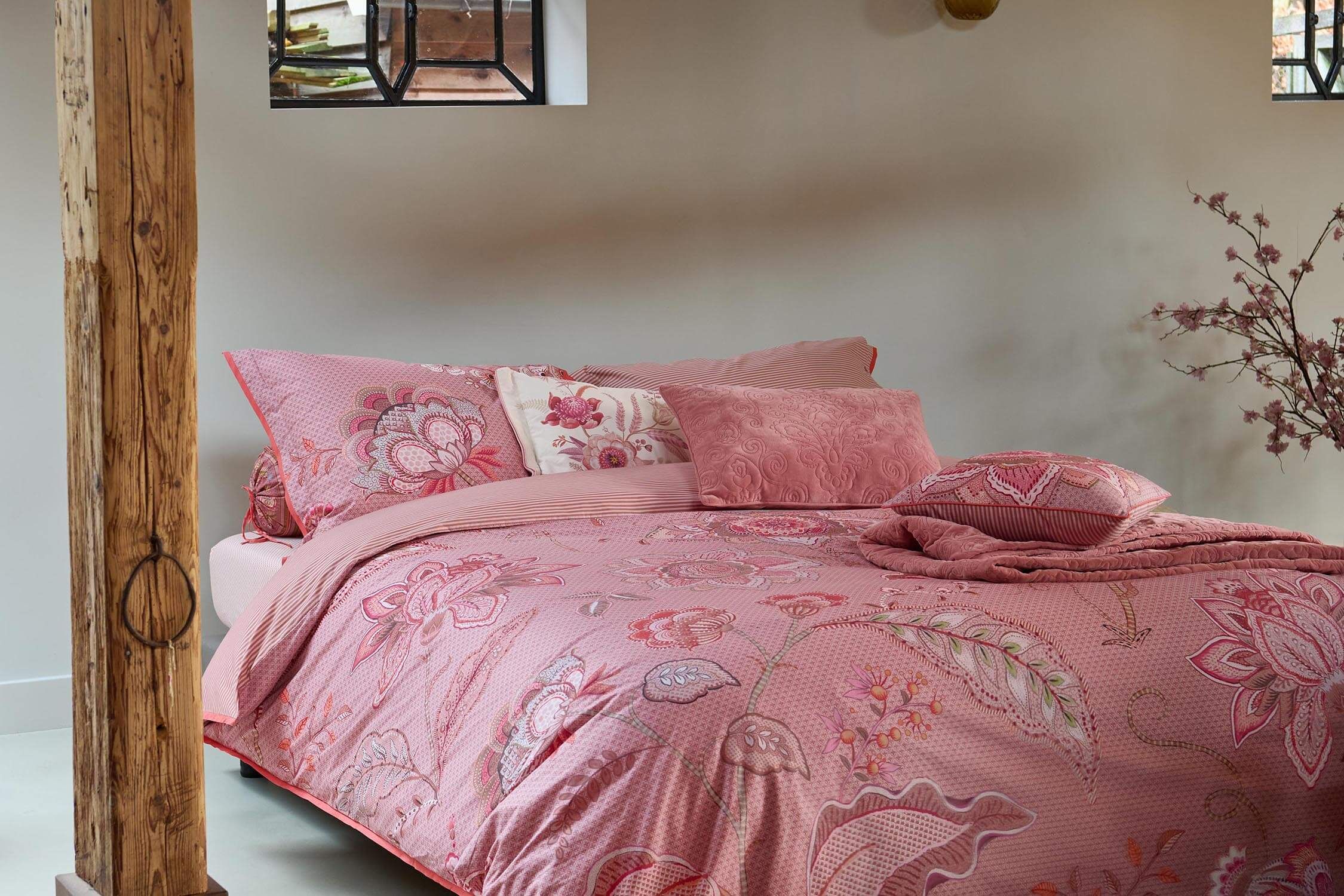 Cushion Mumbai Night Pink