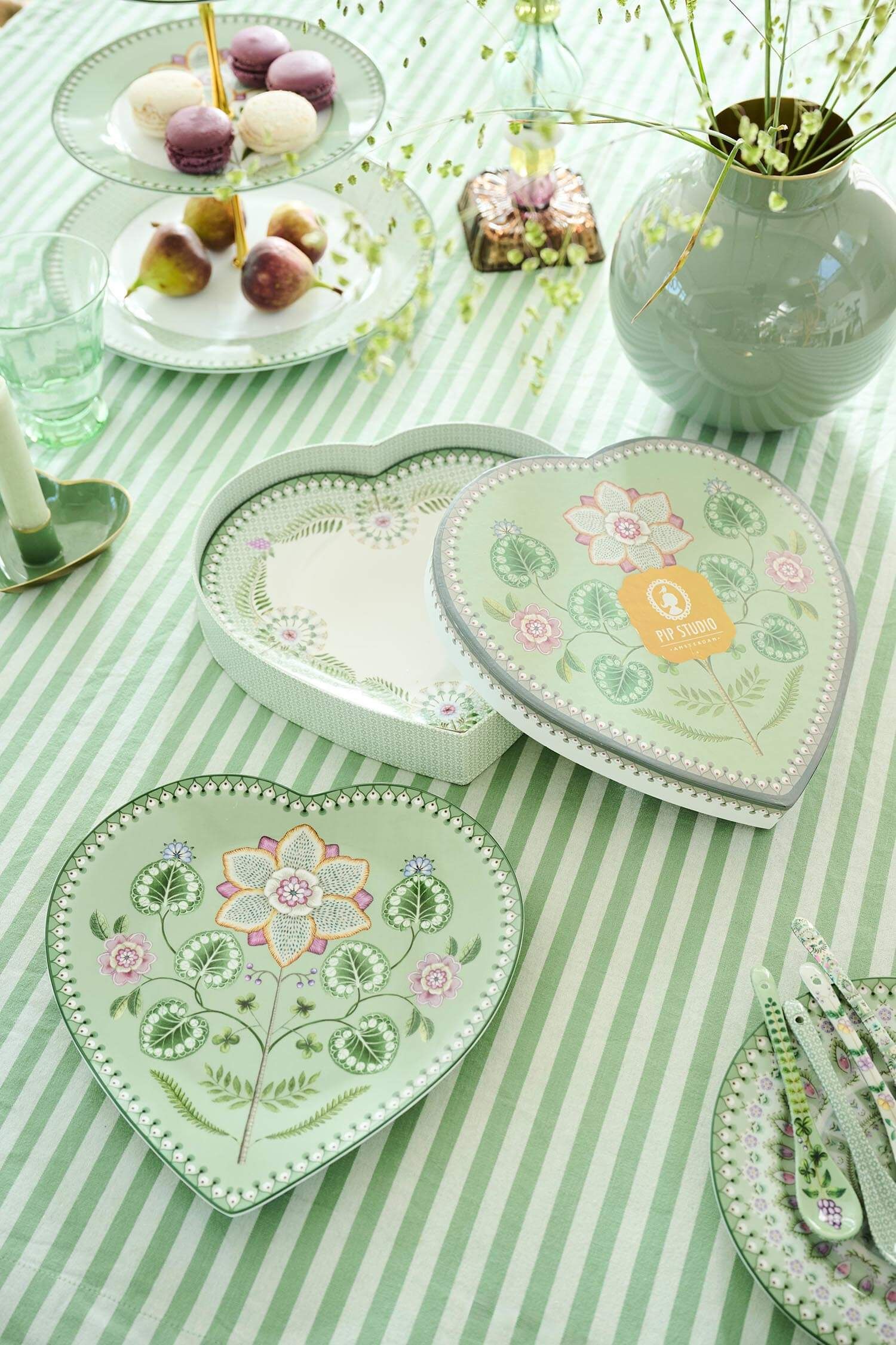 Set/2 Heart Shape Plates Lily&Lotus Light Green 21.5cm
