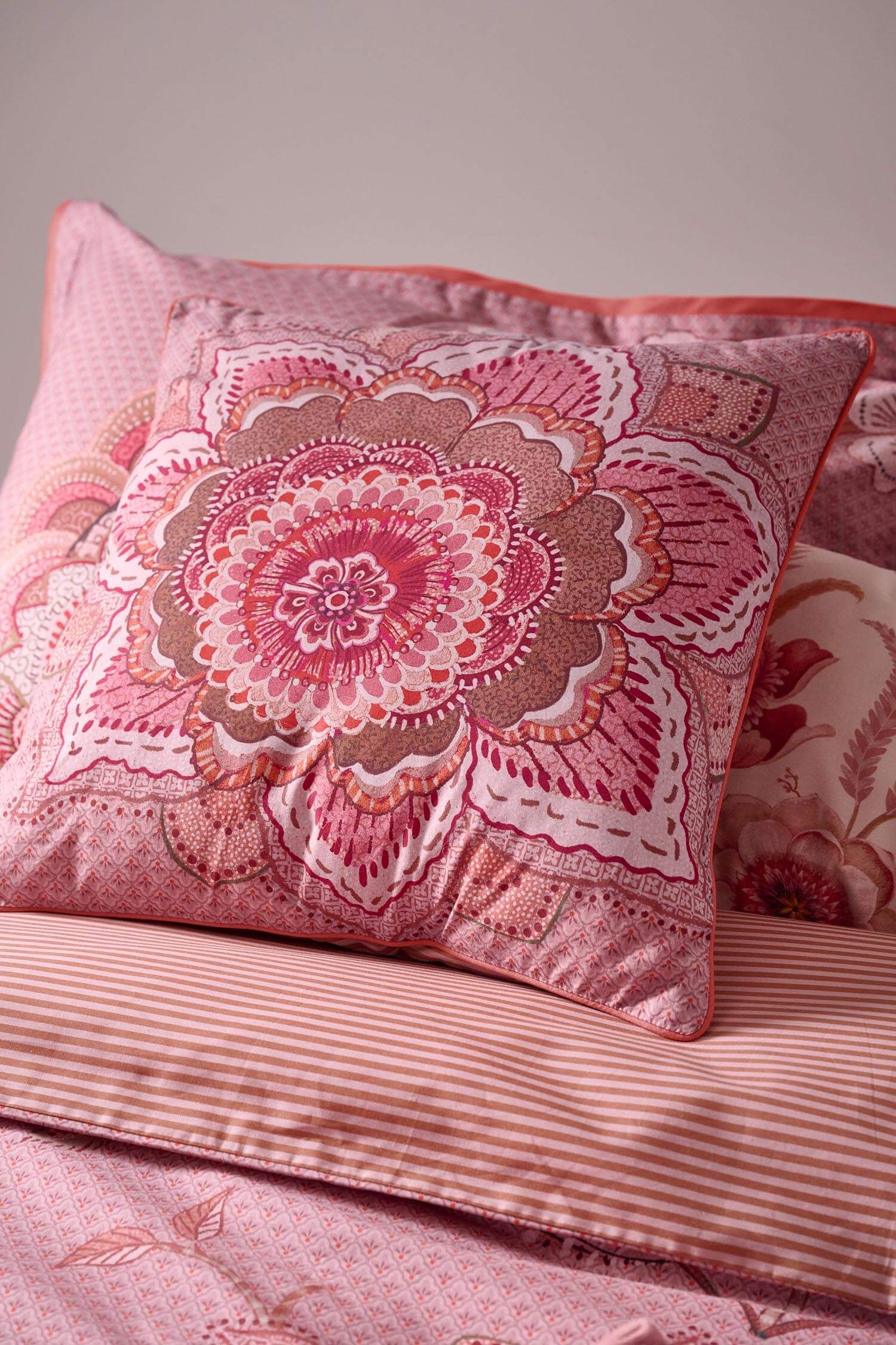 Cushion Mumbai Night Pink