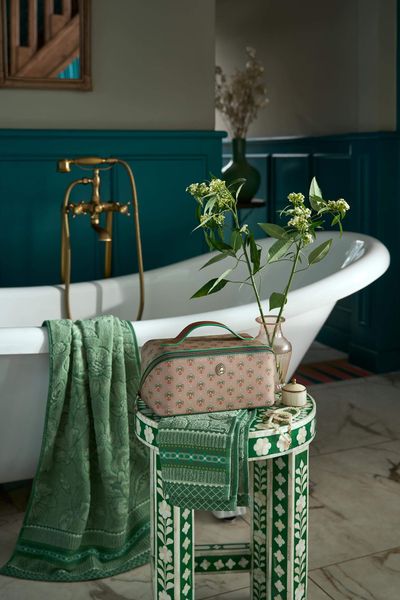 Cosmetic Bag Cyrille Medium Jaipur Flower Green