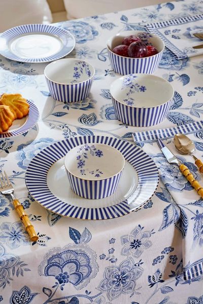 Set/4 Napkins Royal Regal Flower Blue